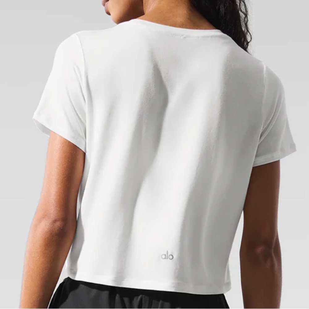 ALO “cropped all day” short sleeve baby tee